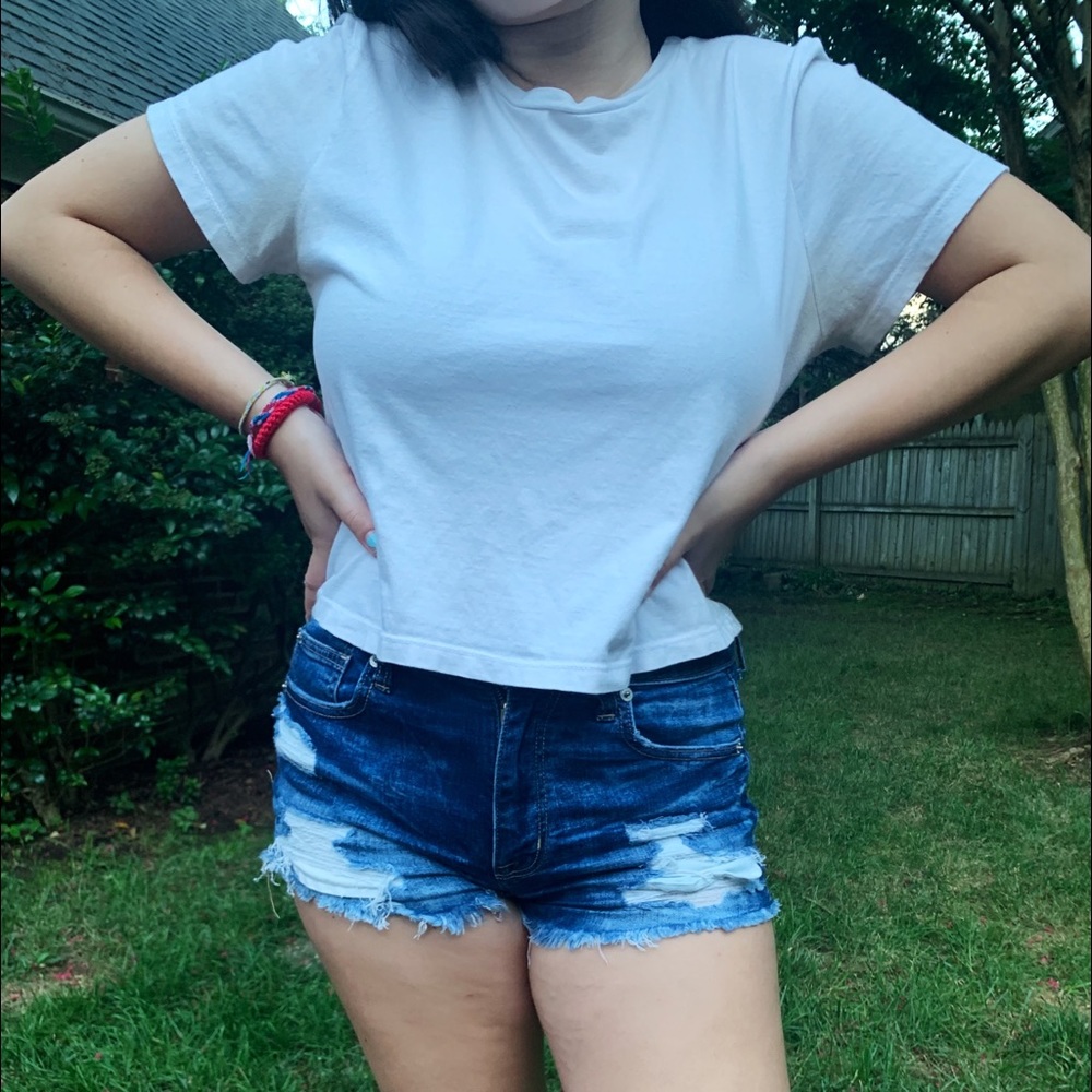 Comfy White Cropped Tee!
